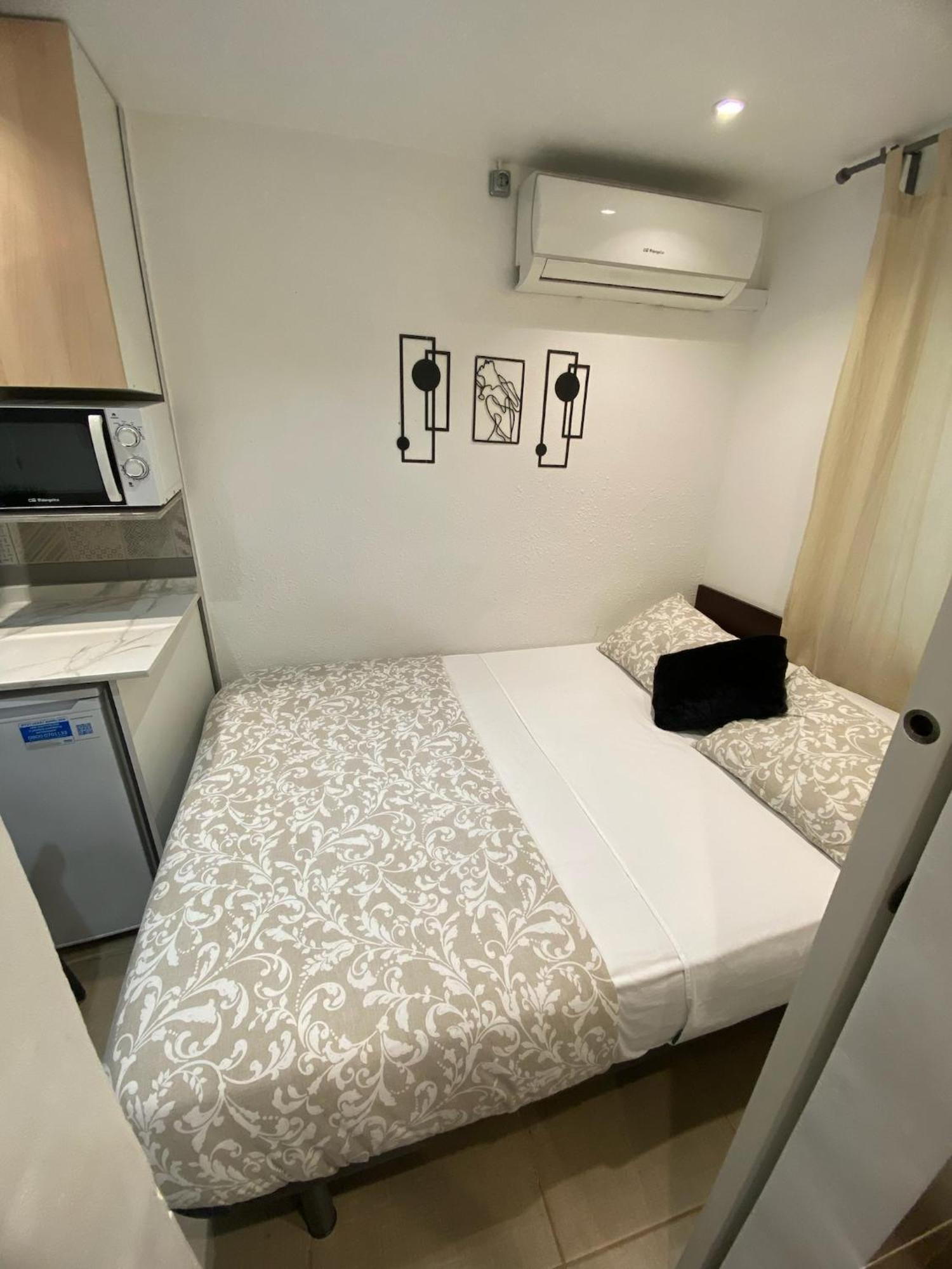 Nuevas Con Bano Privado Frente Al Metro St Mwc Barcelona-fira Apartment