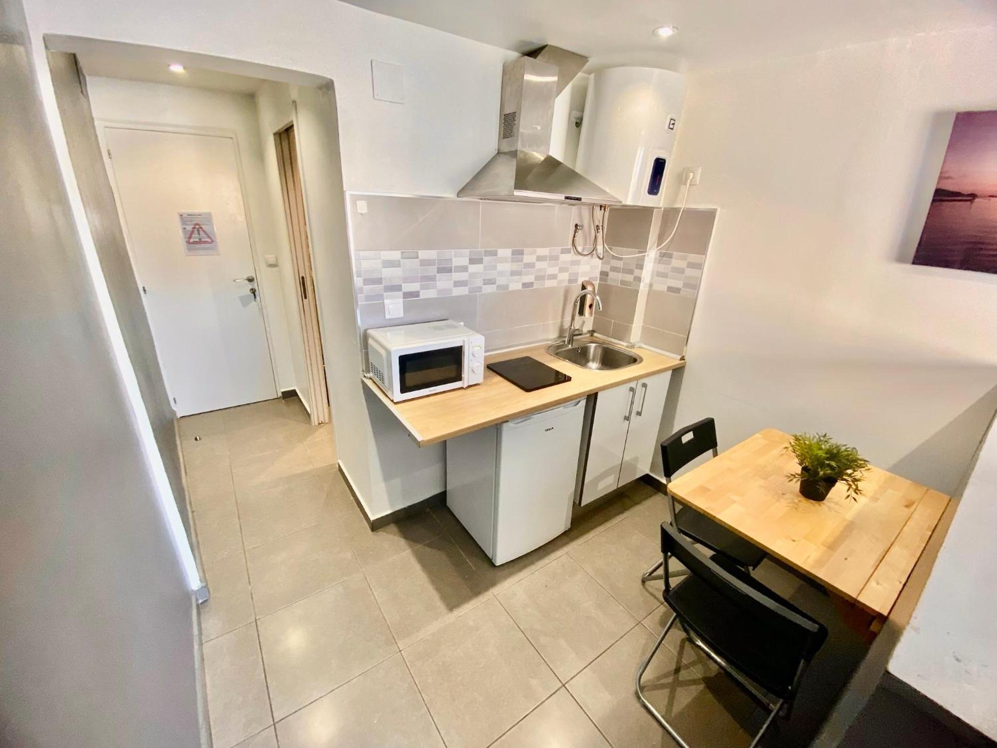 Nuevas Con Bano Privado Frente Al Metro St Mwc Barcelona-fira Apartment L'Hospitalet de Llobregat