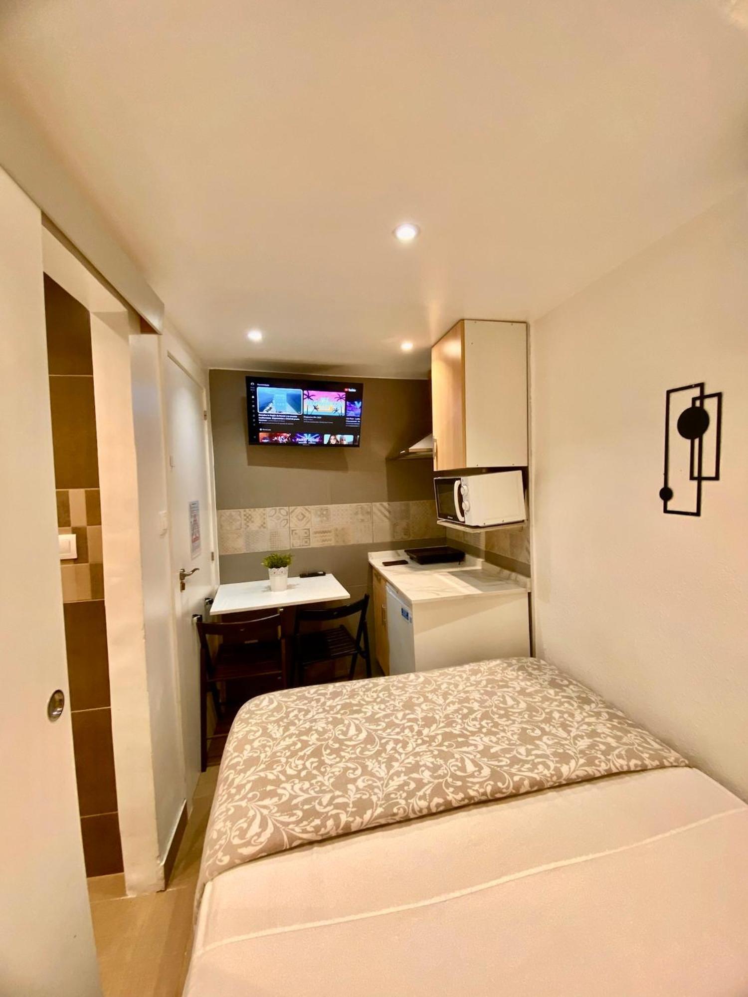 Apartment Nuevas Con Bano Privado Frente Al Metro St Mwc Barcelona-fira