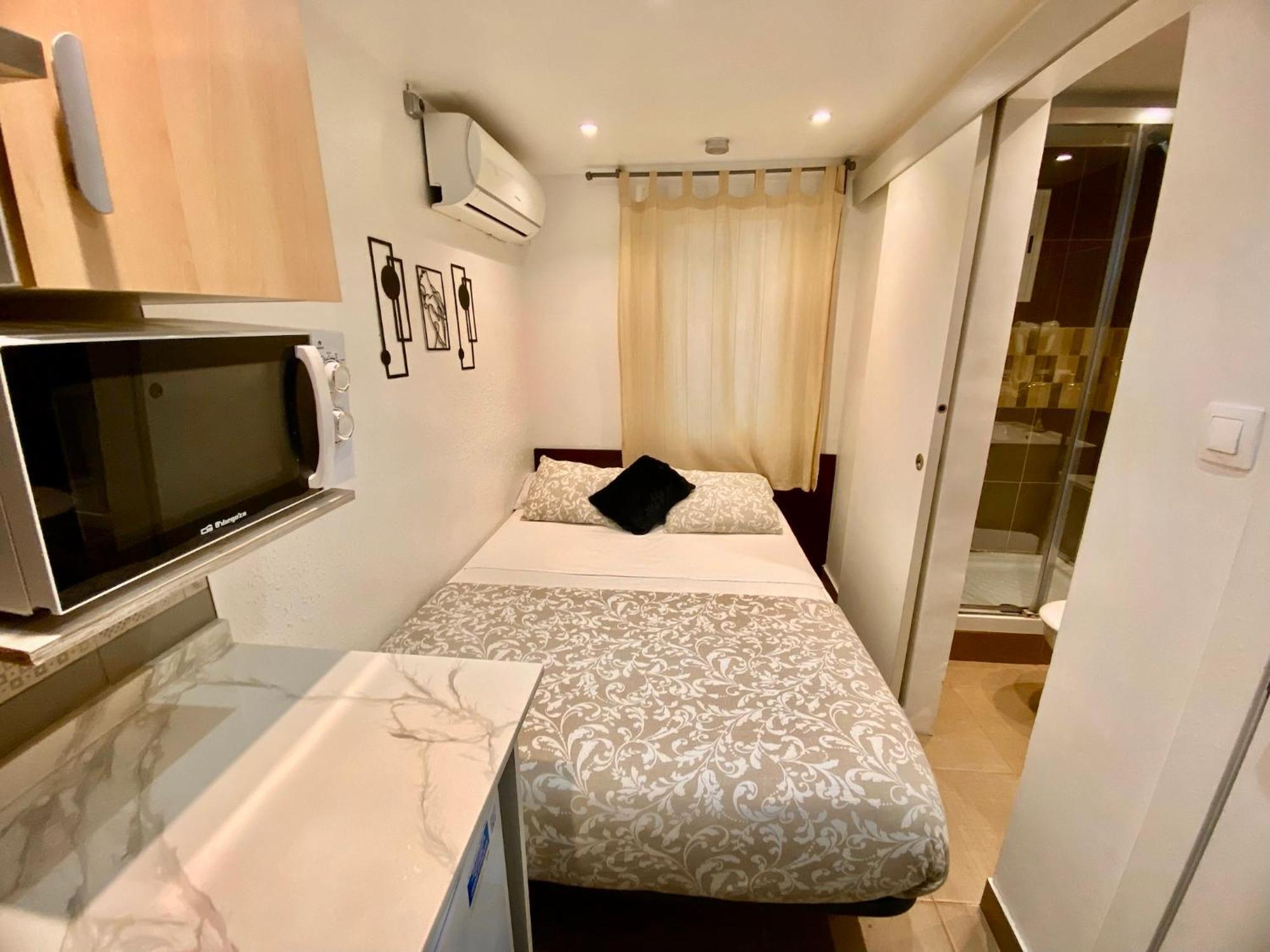 Nuevas Con Bano Privado Frente Al Metro St Mwc Barcelona-fira *