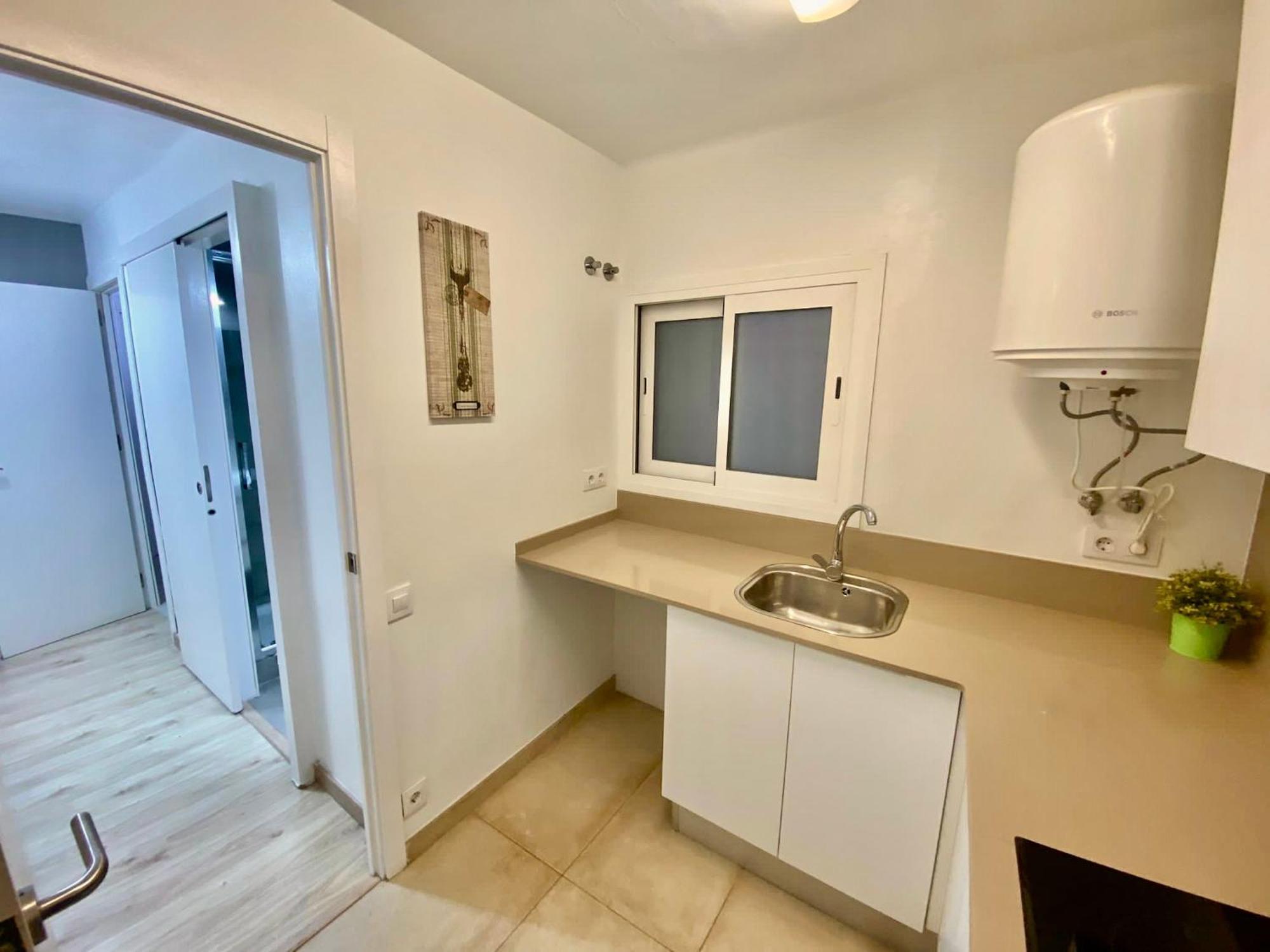 Nuevas Con Bano Privado Frente Al Metro St Mwc Barcelona-fira Apartment *