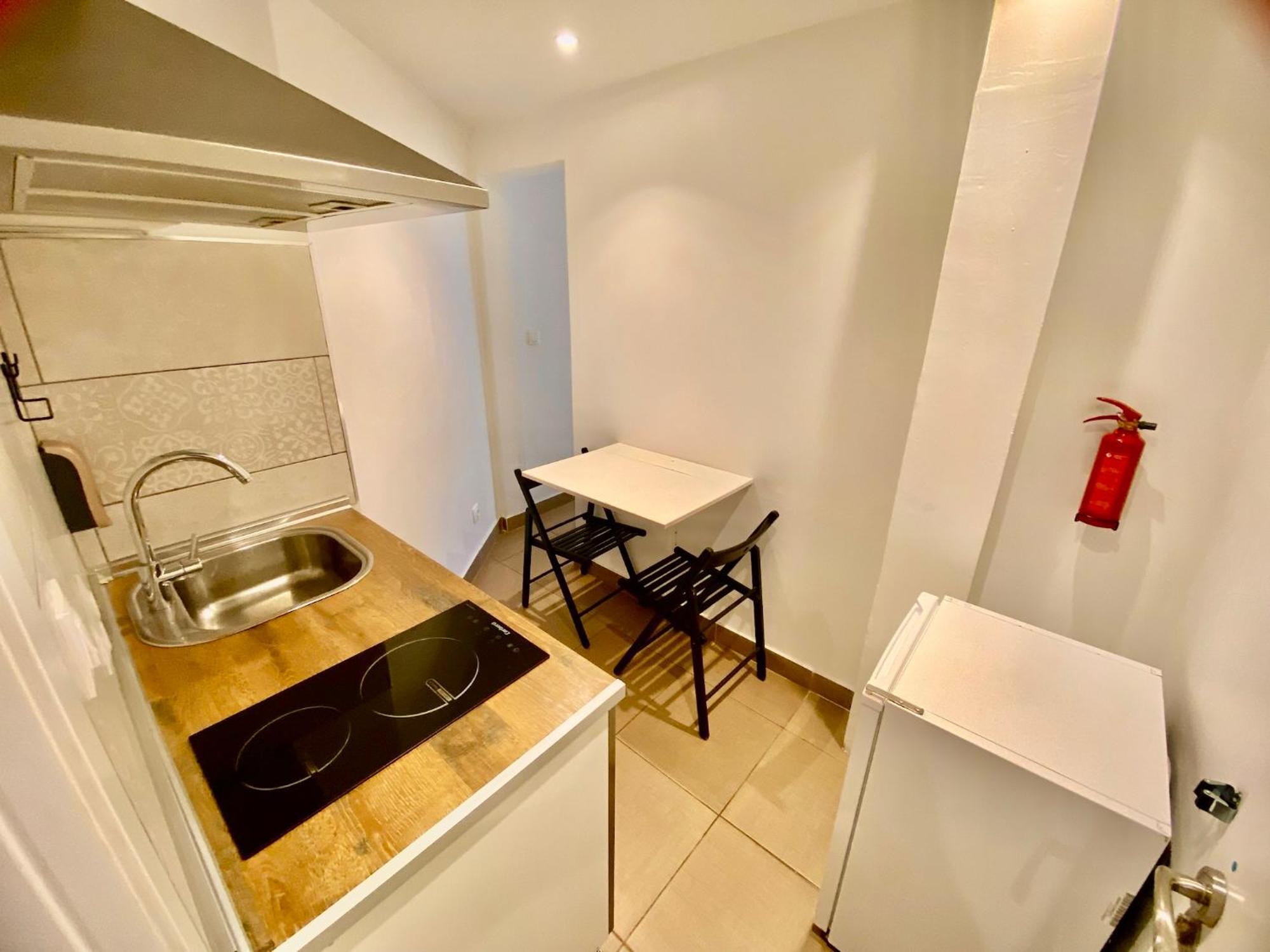 Apartment Nuevas Con Bano Privado Frente Al Metro St Mwc Barcelona-fira
