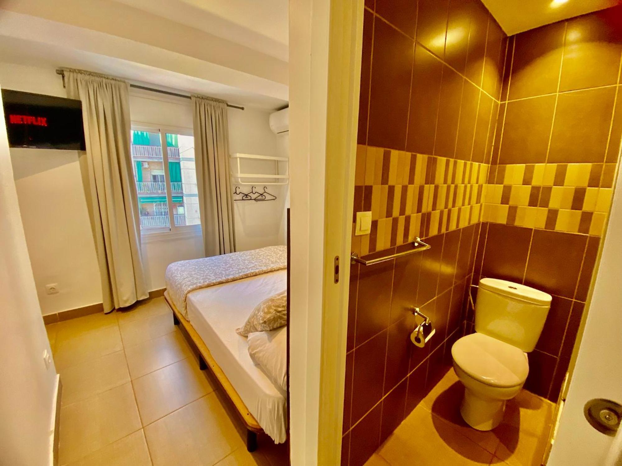 Apartment Nuevas Con Bano Privado Frente Al Metro St Mwc Barcelona-fira