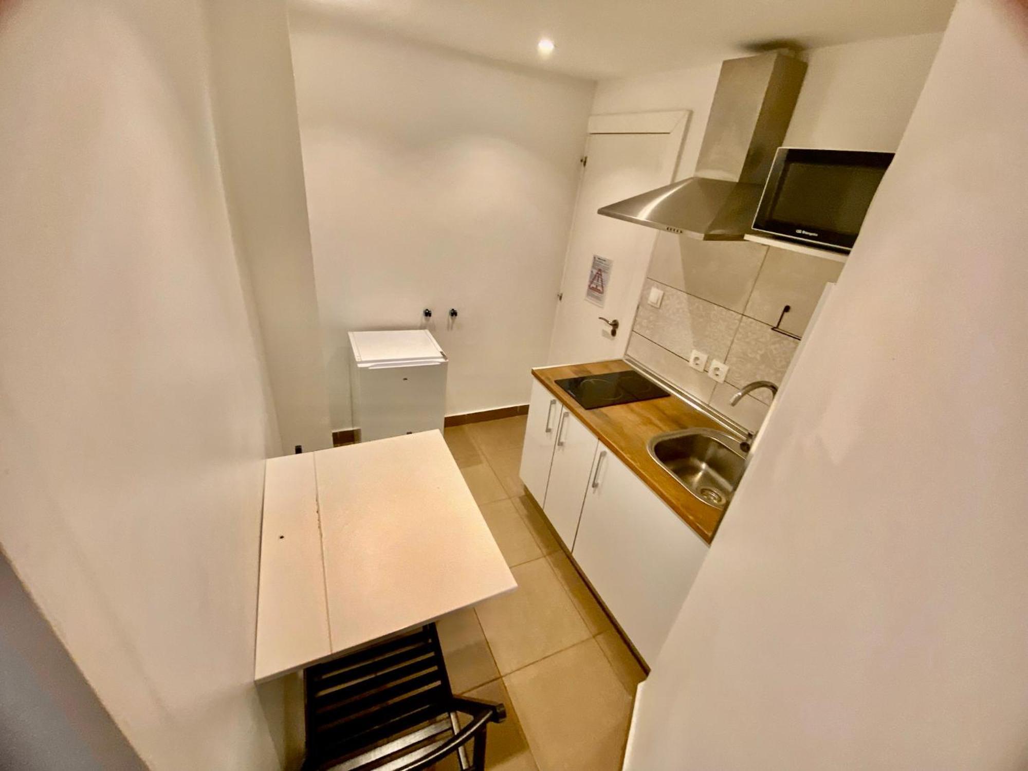 Nuevas Con Bano Privado Frente Al Metro St Mwc Barcelona-fira