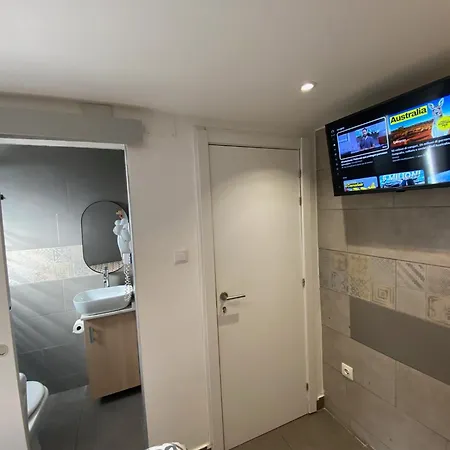Suites Nuevas Con Bano Privado Frente Al Metro St Mwc Barcelona-Fira L'Hospitalet de Llobregat Esterno foto