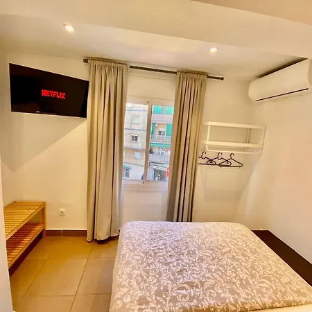 Suites Nuevas Con Bano Privado Frente Al Metro St Mwc Barcelona-Fira L'Hospitalet de Llobregat Esterno foto