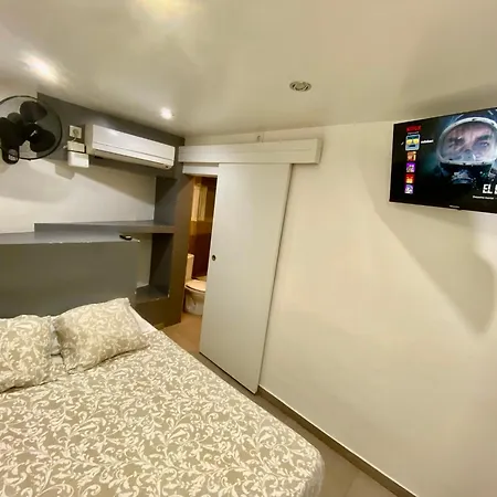 Suites Nuevas Con Bano Privado Frente Al Metro St Mwc Barcelona-Fira L'Hospitalet de Llobregat Exterior photo