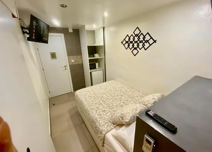 Suites Nuevas Con Bano Privado Frente Al Metro St Mwc Barcelona-Fira