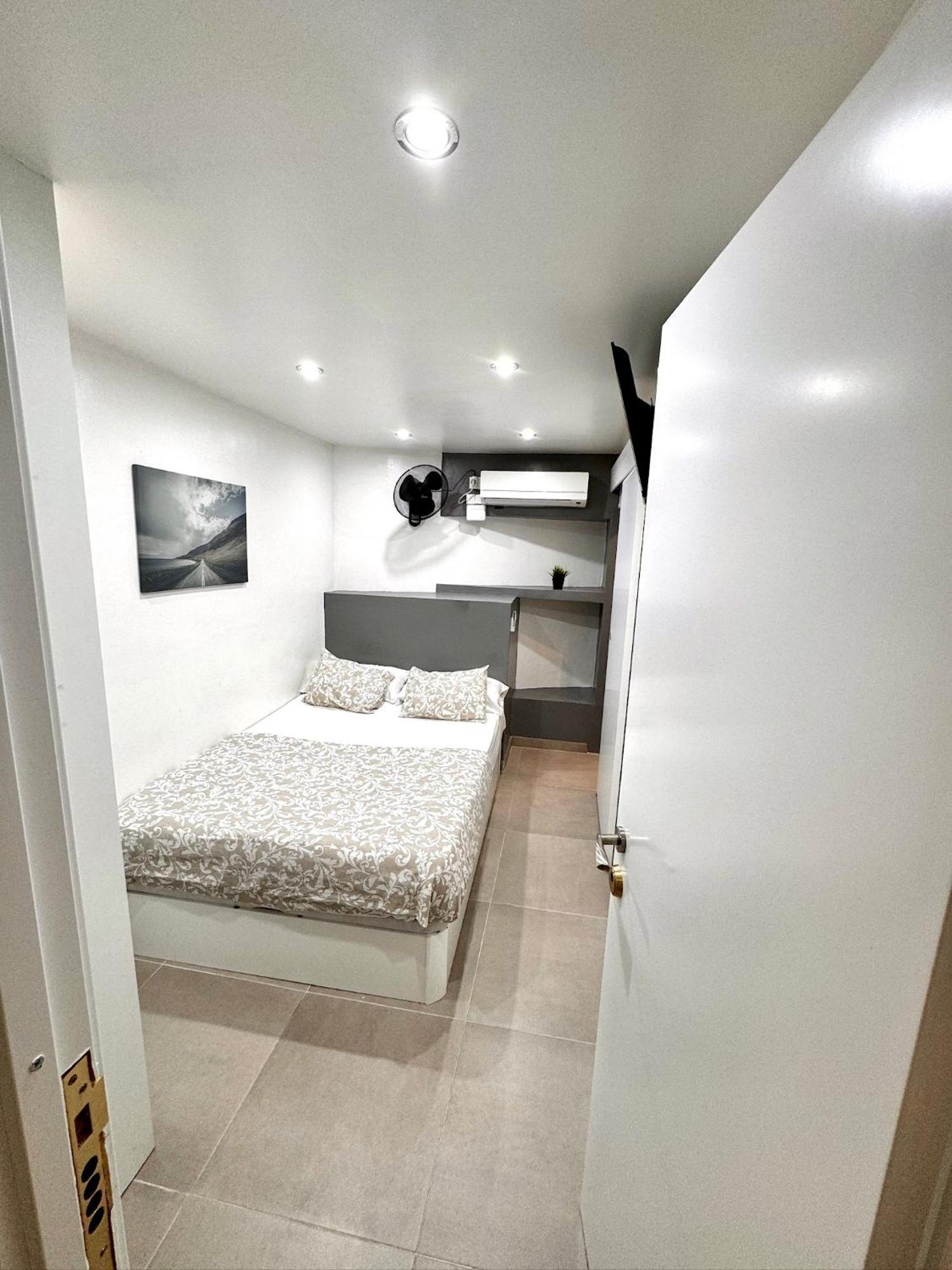 Nuevas Con Bano Privado Frente Al Metro St Mwc Barcelona-fira * L’Hospitalet de Llobregat