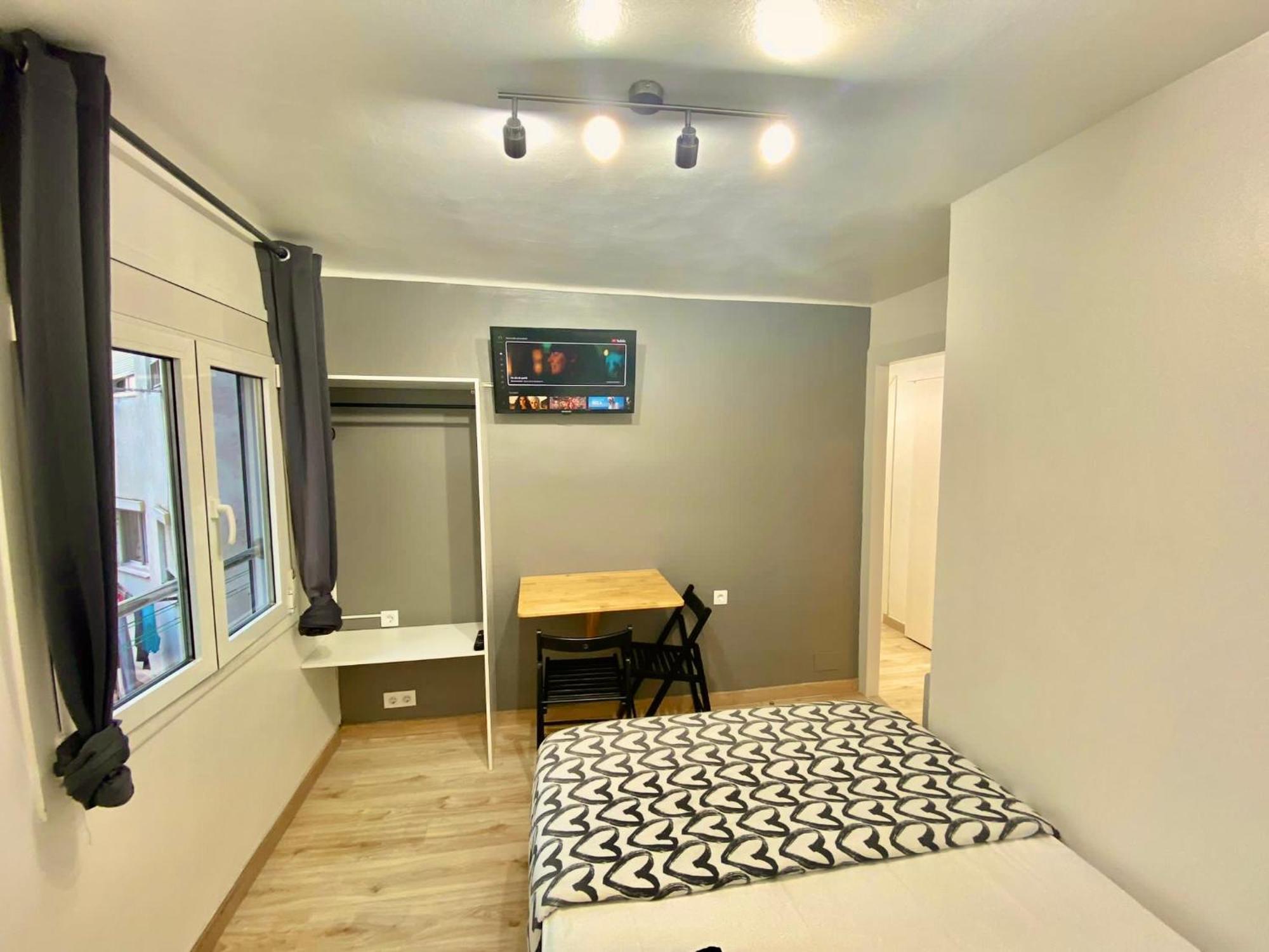 Apartamento Nuevas Con Bano Privado Frente Al Metro St Mwc Barcelona-fira *