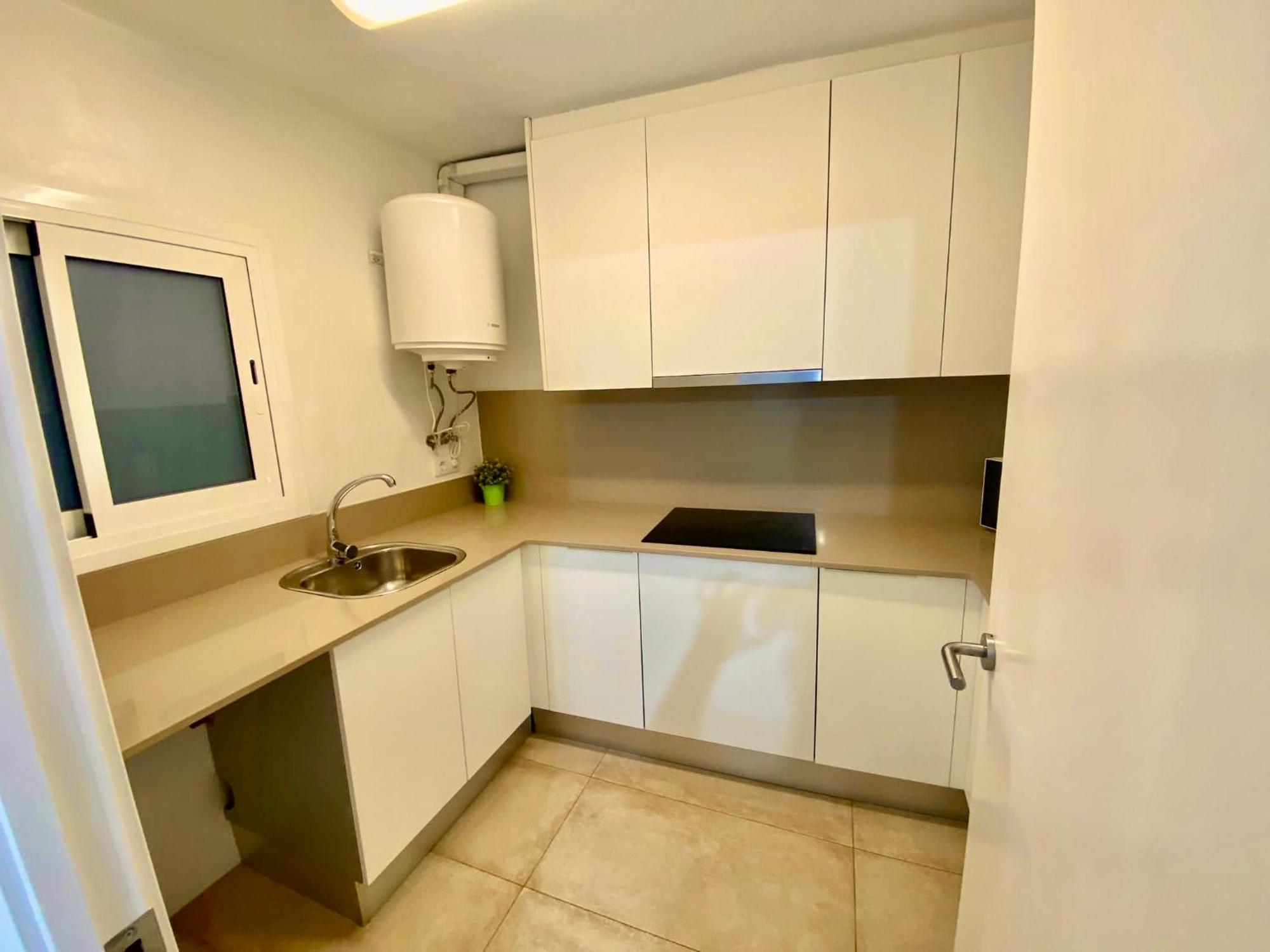 Apartamento Nuevas Con Bano Privado Frente Al Metro St Mwc Barcelona-fira L'Hospitalet de Llobregat