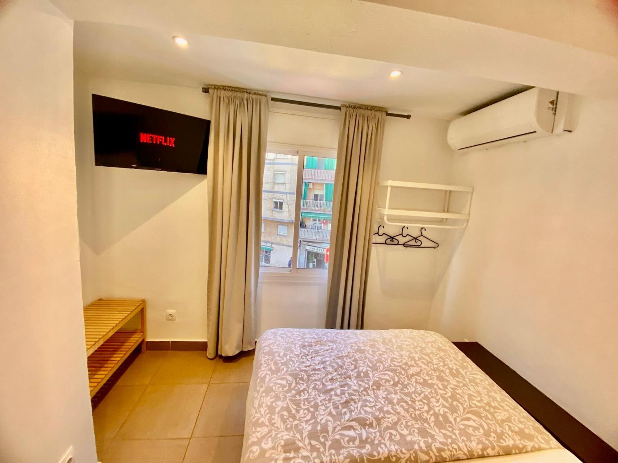 Nuevas Con Bano Privado Frente Al Metro St Mwc Barcelona-fira Apartment *