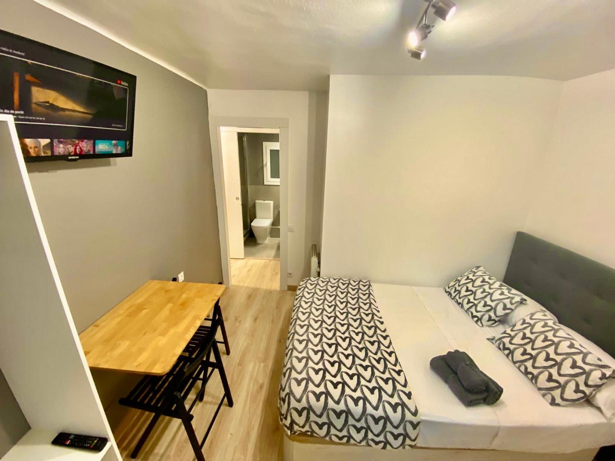 Apartment Nuevas Con Bano Privado Frente Al Metro St Mwc Barcelona-fira