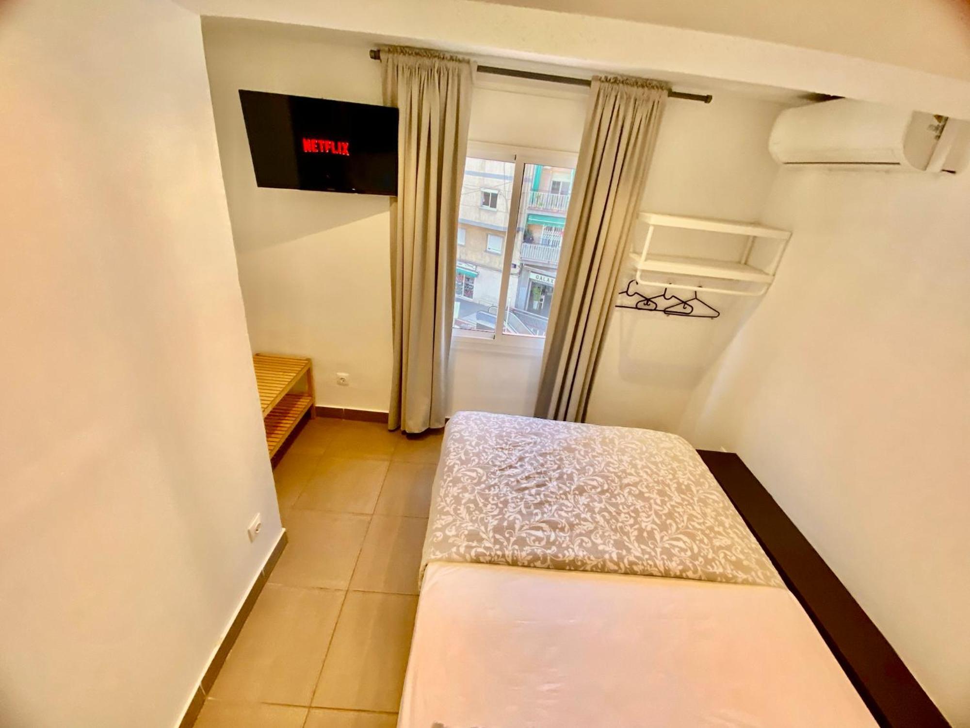 Nuevas Con Bano Privado Frente Al Metro St Mwc Barcelona-fira Apartment *