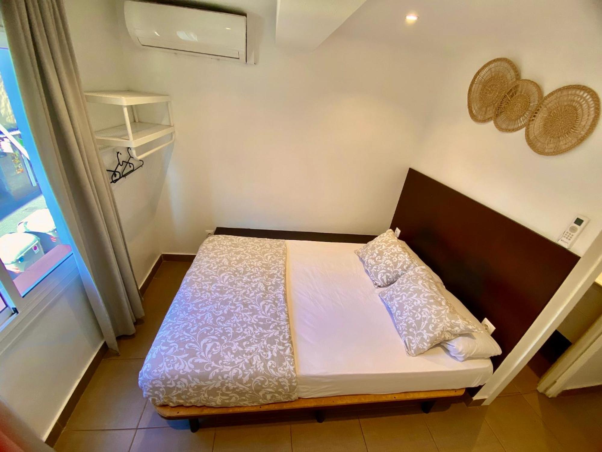 Nuevas Con Bano Privado Frente Al Metro St Mwc Barcelona-fira * L’Hospitalet de Llobregat