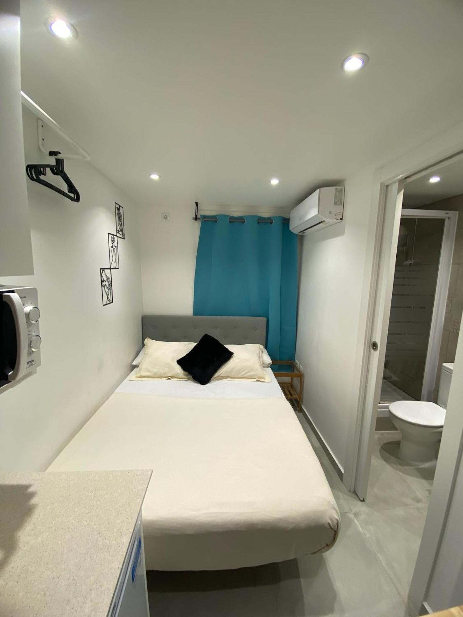 Nuevas Con Bano Privado Frente Al Metro St Mwc Barcelona-fira Apartment