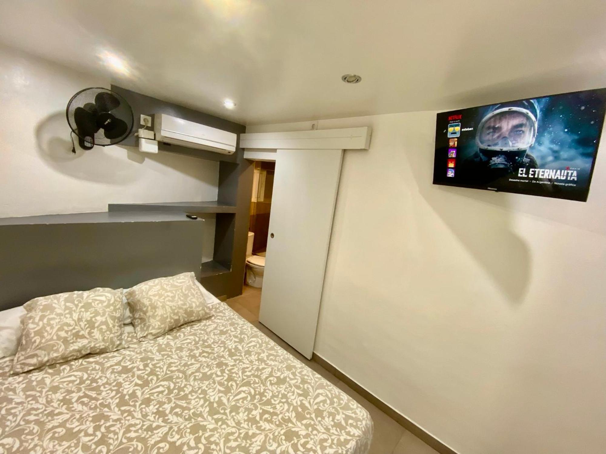 Apartment Nuevas Con Bano Privado Frente Al Metro St Mwc Barcelona-fira