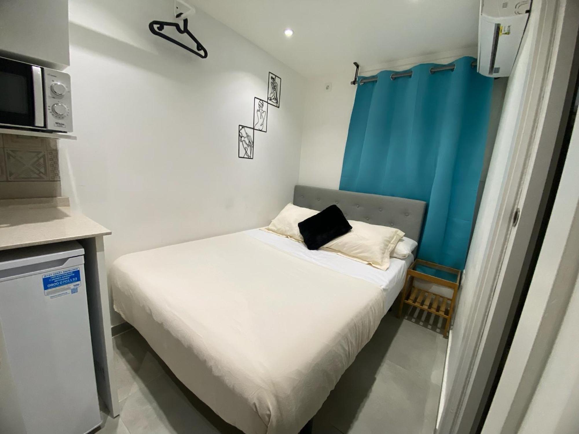 Nuevas Con Bano Privado Frente Al Metro St Mwc Barcelona-fira * L'Hospitalet de Llobregat