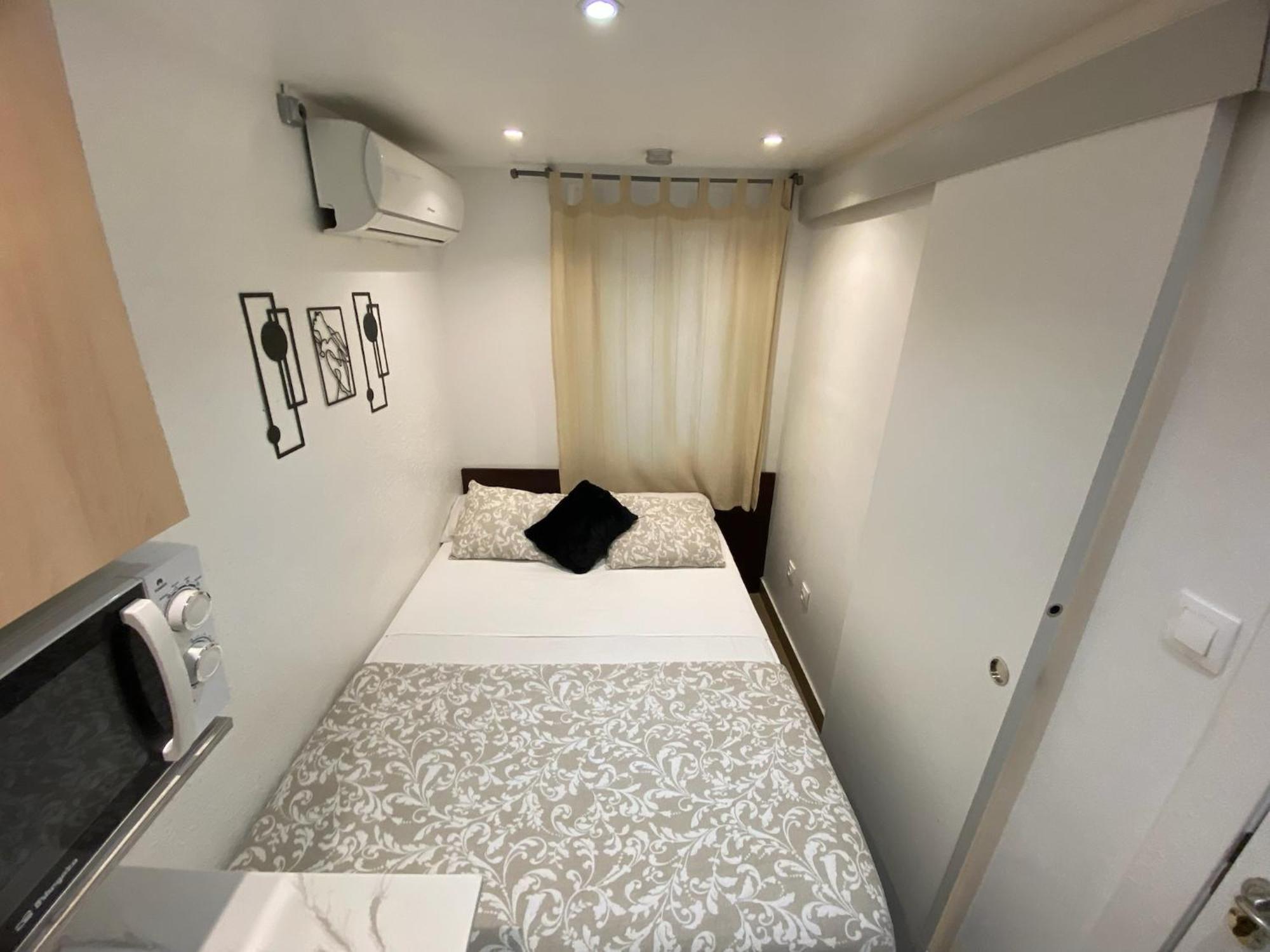 Nuevas Con Bano Privado Frente Al Metro St Mwc Barcelona-fira