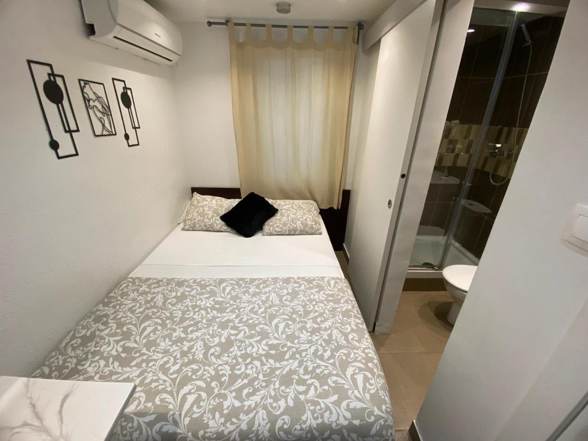 Nuevas Con Bano Privado Frente Al Metro St Mwc Barcelona-fira *